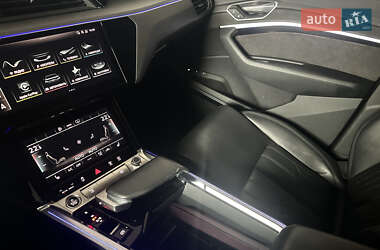 Внедорожник / Кроссовер Audi e-tron 2020 в 