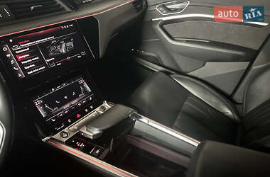 Внедорожник / Кроссовер Audi e-tron 2020 в 