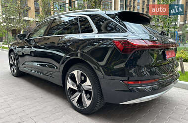 Внедорожник / Кроссовер Audi e-tron 2021 в 