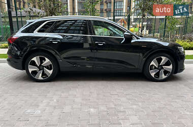 Внедорожник / Кроссовер Audi e-tron 2021 в 