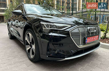 Внедорожник / Кроссовер Audi e-tron 2021 в 