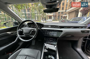 Внедорожник / Кроссовер Audi e-tron 2021 в 