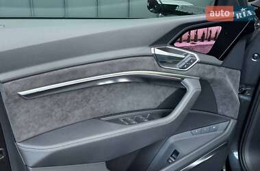 Внедорожник / Кроссовер Audi e-tron 2019 в 