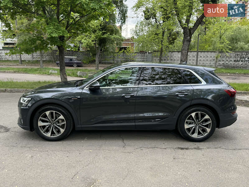 Позашляховик / Кросовер Audi e-tron 2021 в Києві