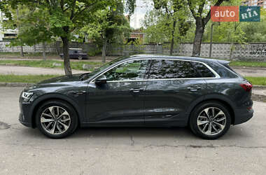 Внедорожник / Кроссовер Audi e-tron 2021 в 