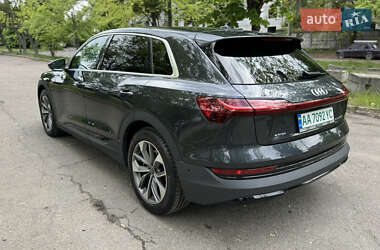 Внедорожник / Кроссовер Audi e-tron 2021 в 