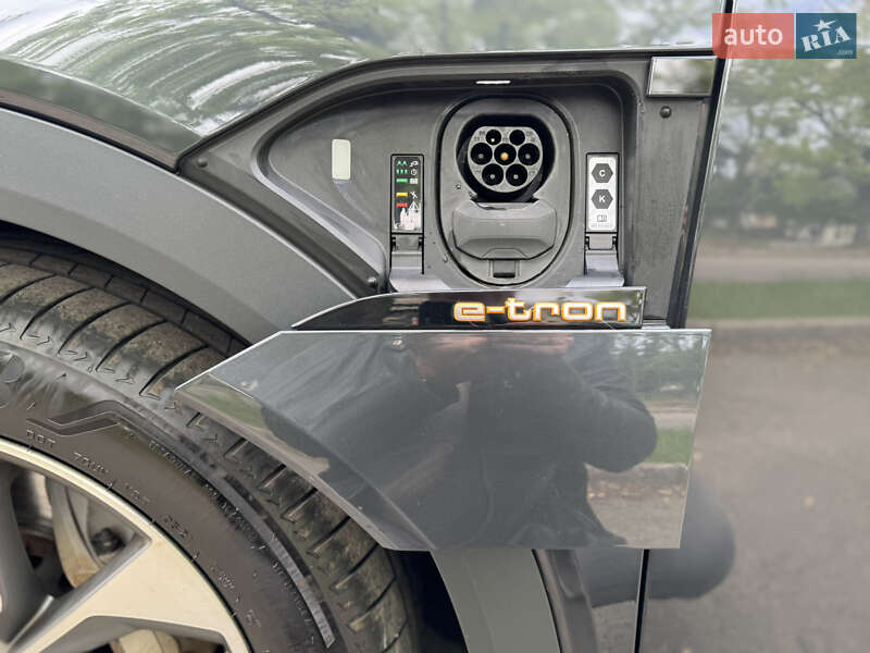 Позашляховик / Кросовер Audi e-tron 2021 в Києві