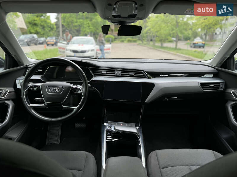 Позашляховик / Кросовер Audi e-tron 2021 в Києві