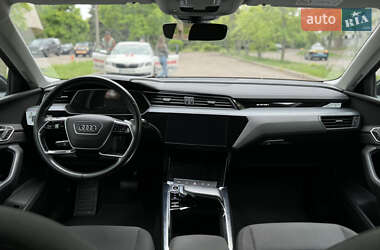 Внедорожник / Кроссовер Audi e-tron 2021 в 