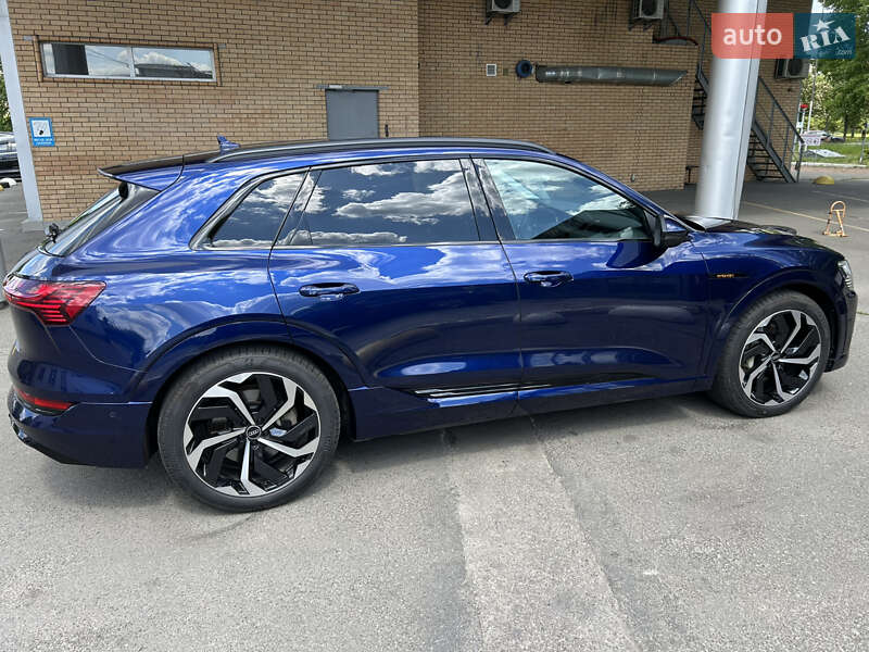 Позашляховик / Кросовер Audi e-tron 2022 в Києві