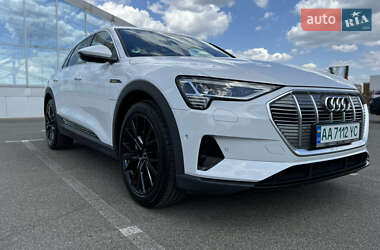 Внедорожник / Кроссовер Audi e-tron 2021 в 