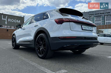 Внедорожник / Кроссовер Audi e-tron 2021 в 
