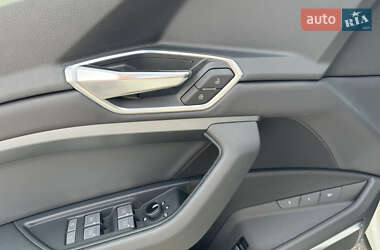 Внедорожник / Кроссовер Audi e-tron 2021 в 