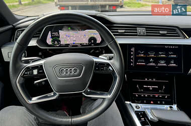 Внедорожник / Кроссовер Audi e-tron 2021 в 
