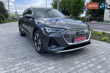 Внедорожник / Кроссовер Audi e-tron 2021 в 