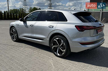 Внедорожник / Кроссовер Audi e-tron 2022 в 