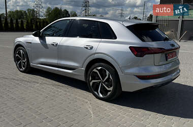 Внедорожник / Кроссовер Audi e-tron 2022 в 