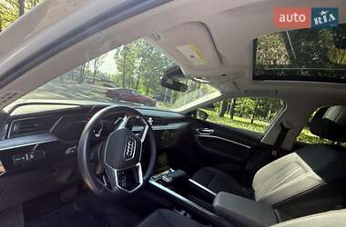 Внедорожник / Кроссовер Audi e-tron 2022 в 