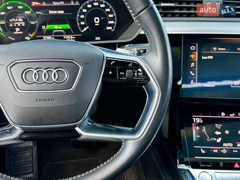 Внедорожник / Кроссовер Audi e-tron 2019 в Киеве фото 41 Внедорожник / Кроссовер Audi e-tron 2019 в Киеве