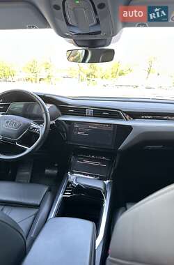 Внедорожник / Кроссовер Audi e-tron 2019 в 