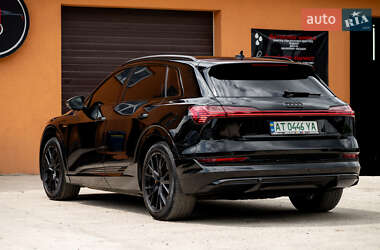 Внедорожник / Кроссовер Audi e-tron 2022 в 