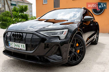 Внедорожник / Кроссовер Audi e-tron 2022 в 