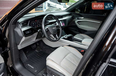 Внедорожник / Кроссовер Audi e-tron 2022 в 