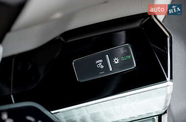Внедорожник / Кроссовер Audi e-tron 2022 в 