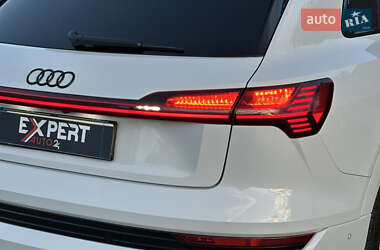 Внедорожник / Кроссовер Audi e-tron 2019 в 