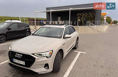 Внедорожник / Кроссовер Audi e-tron 2021 в 