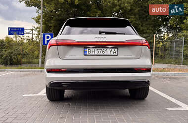 Внедорожник / Кроссовер Audi e-tron 2021 в 
