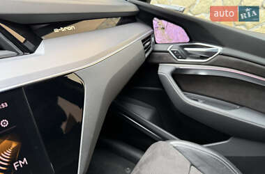 Внедорожник / Кроссовер Audi e-tron 2019 в 