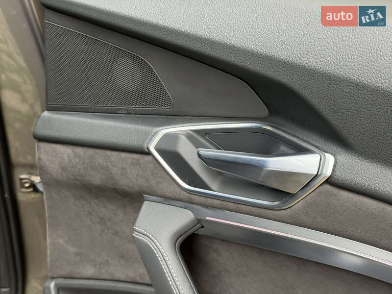 Внедорожник / Кроссовер Audi e-tron 2019 в Тячеве