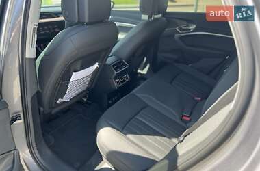 Позашляховик / Кросовер Audi e-tron 2019 в 