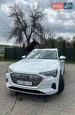 Внедорожник / Кроссовер Audi e-tron 2022 в 