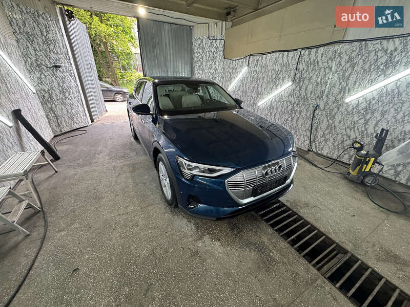 Внедорожник / Кроссовер Audi e-tron 2019 в Львове