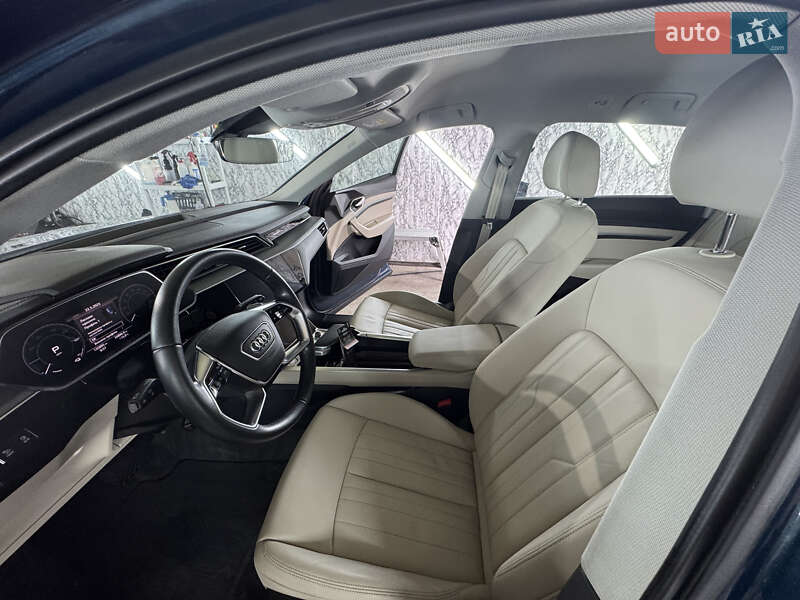 Внедорожник / Кроссовер Audi e-tron 2019 в Львове