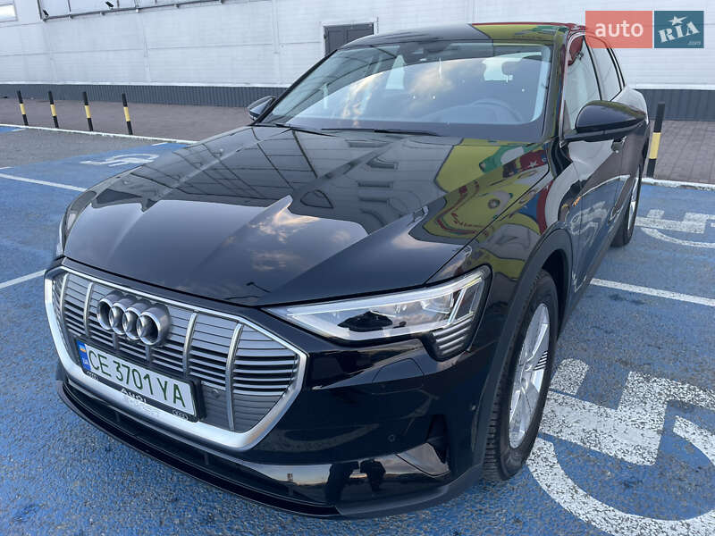 Внедорожник / Кроссовер Audi e-tron 2022 в 