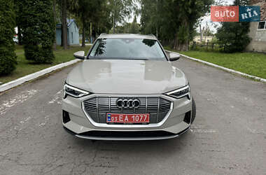 Позашляховик / Кросовер Audi e-tron 2021 в 