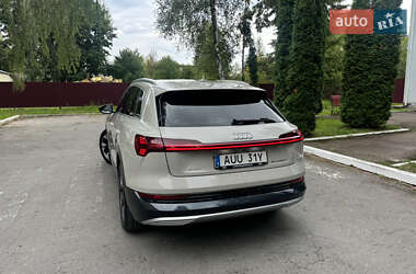 Позашляховик / Кросовер Audi e-tron 2021 в 