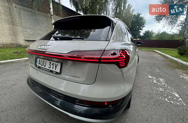 Позашляховик / Кросовер Audi e-tron 2021 в 