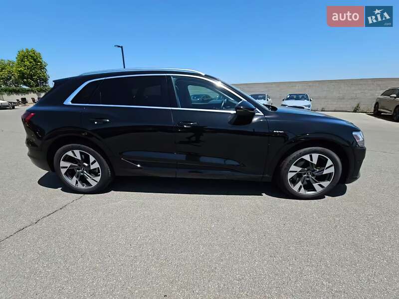 Позашляховик / Кросовер Audi e-tron 2023 в Тернополі