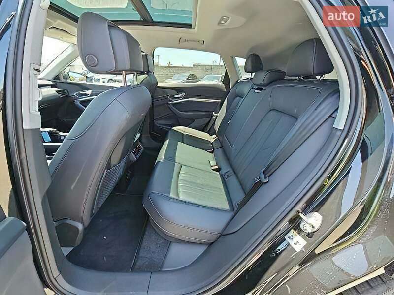 Позашляховик / Кросовер Audi e-tron 2023 в Тернополі