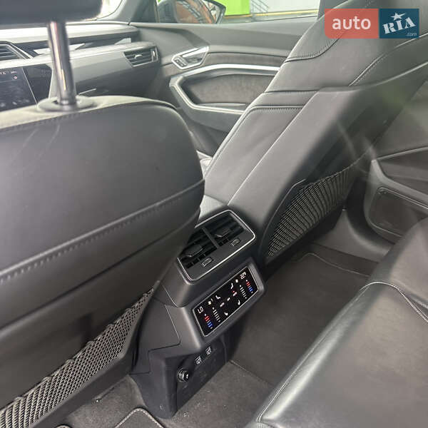 Внедорожник / Кроссовер Audi e-tron 2019 в Львове