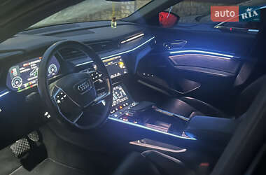 Внедорожник / Кроссовер Audi e-tron 2019 в 