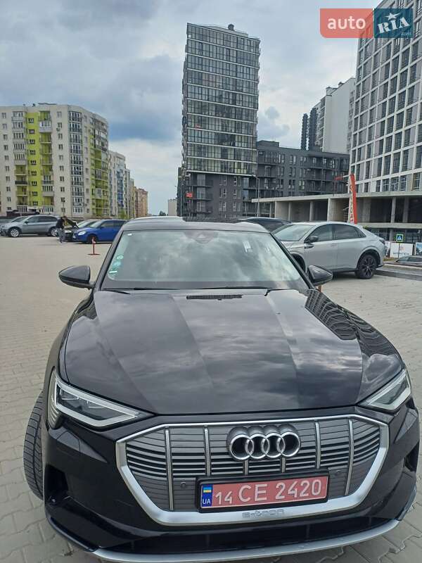 Внедорожник / Кроссовер Audi e-tron 2019 в 