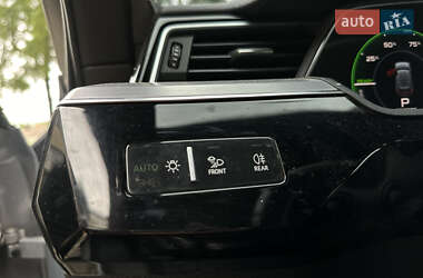 Внедорожник / Кроссовер Audi e-tron 2019 в 