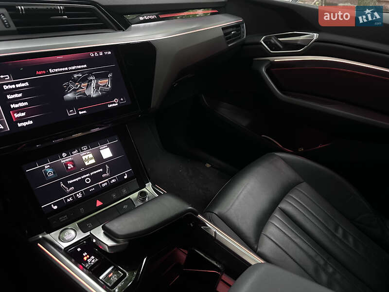 Внедорожник / Кроссовер Audi e-tron 2020 в Киеве