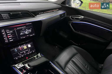 Внедорожник / Кроссовер Audi e-tron 2020 в 