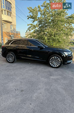 Внедорожник / Кроссовер Audi e-tron 2019 в 